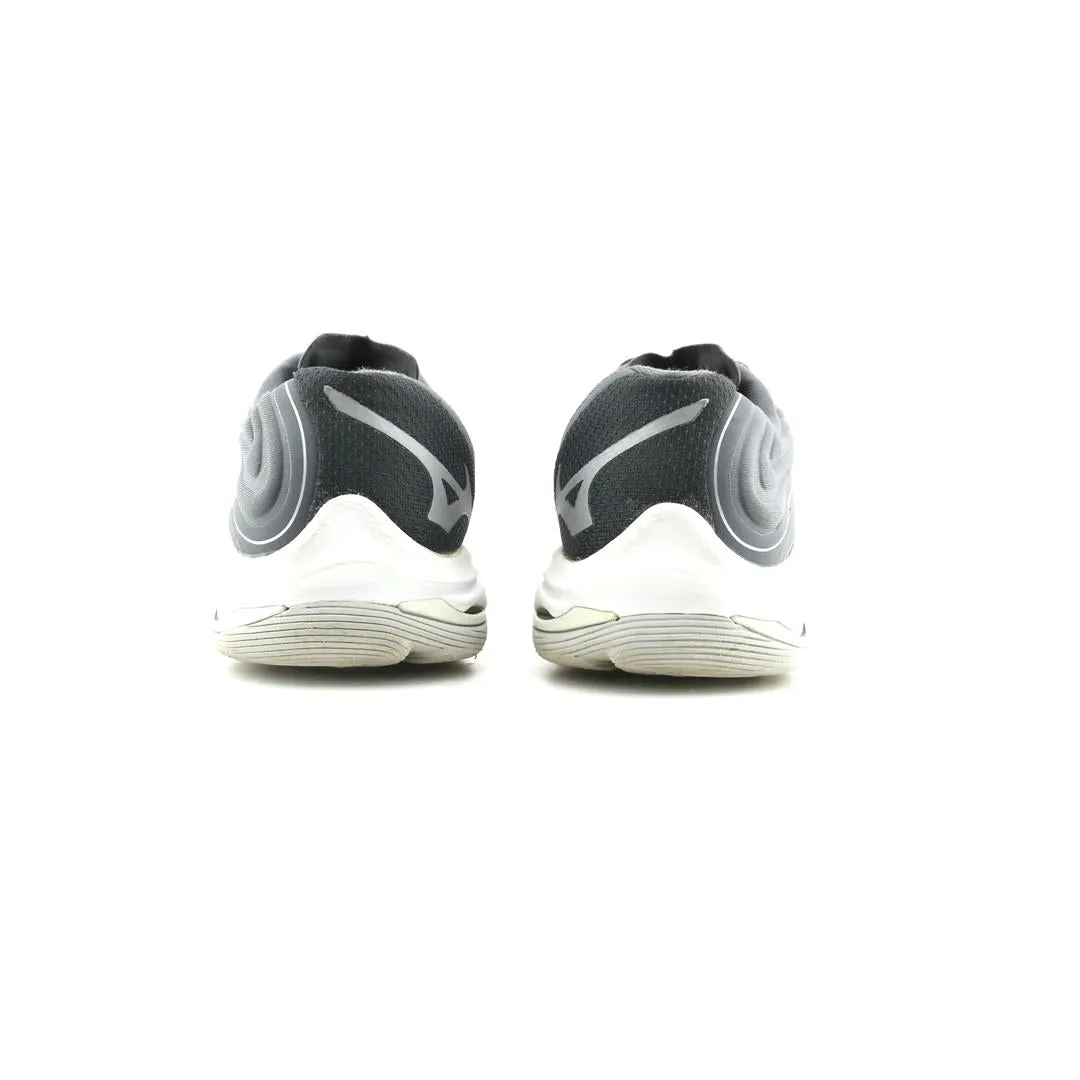 MIZUNO WAVE LIGHTNING Z8