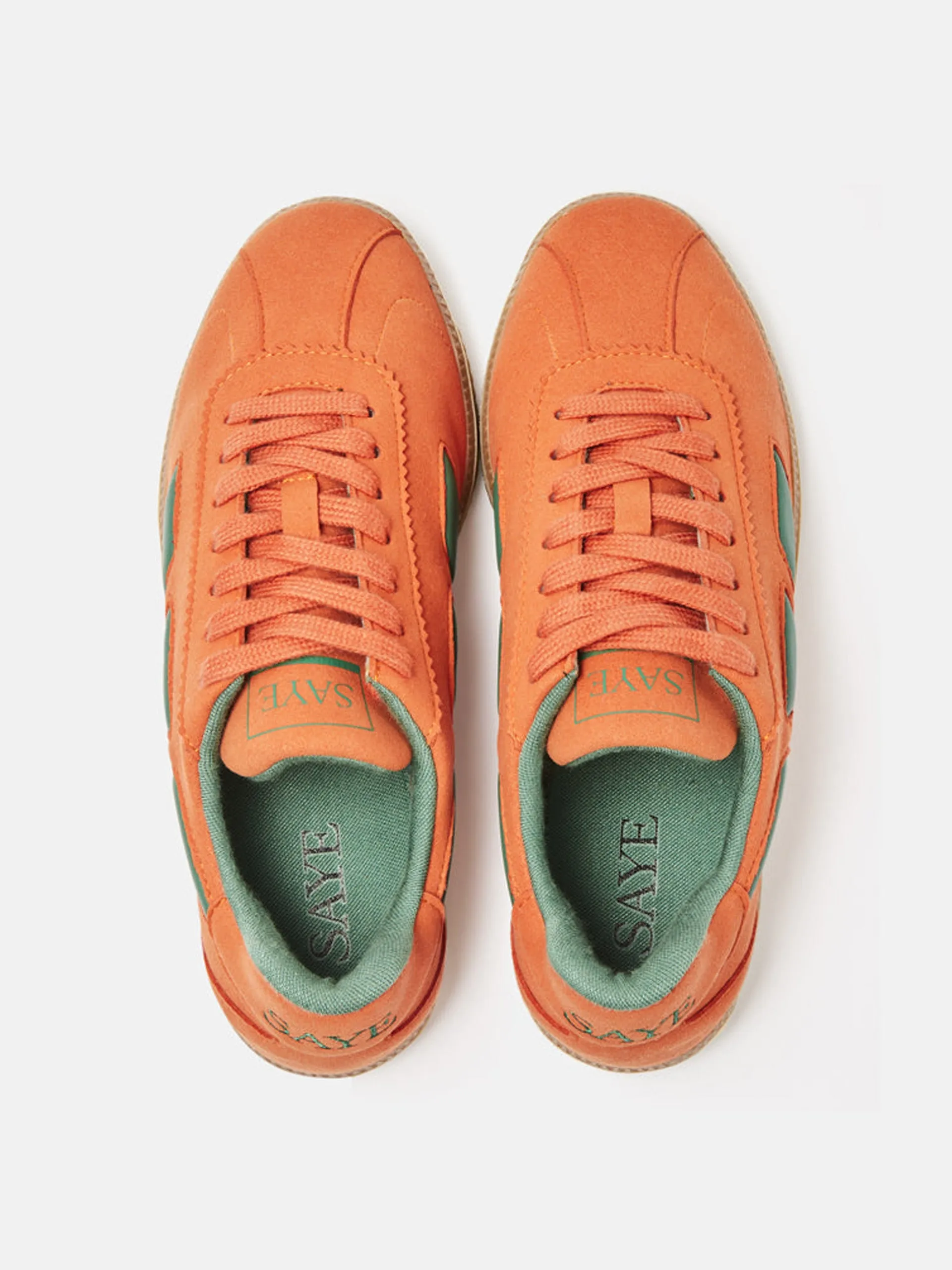 Modelo '70 trainer in orange and green