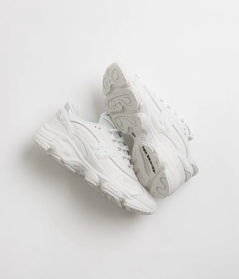 New Balance 1000 Shoes - Reflection