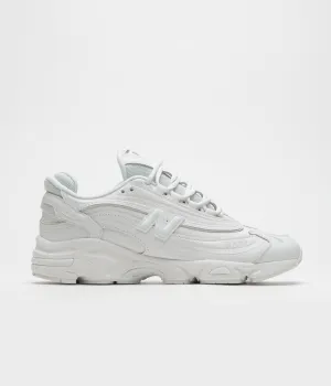 New Balance 1000 Shoes - Reflection