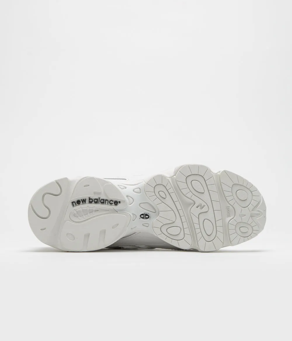 New Balance 1000 Shoes - Reflection