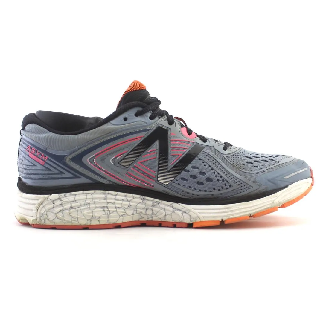NEW BALANCE  860 V8