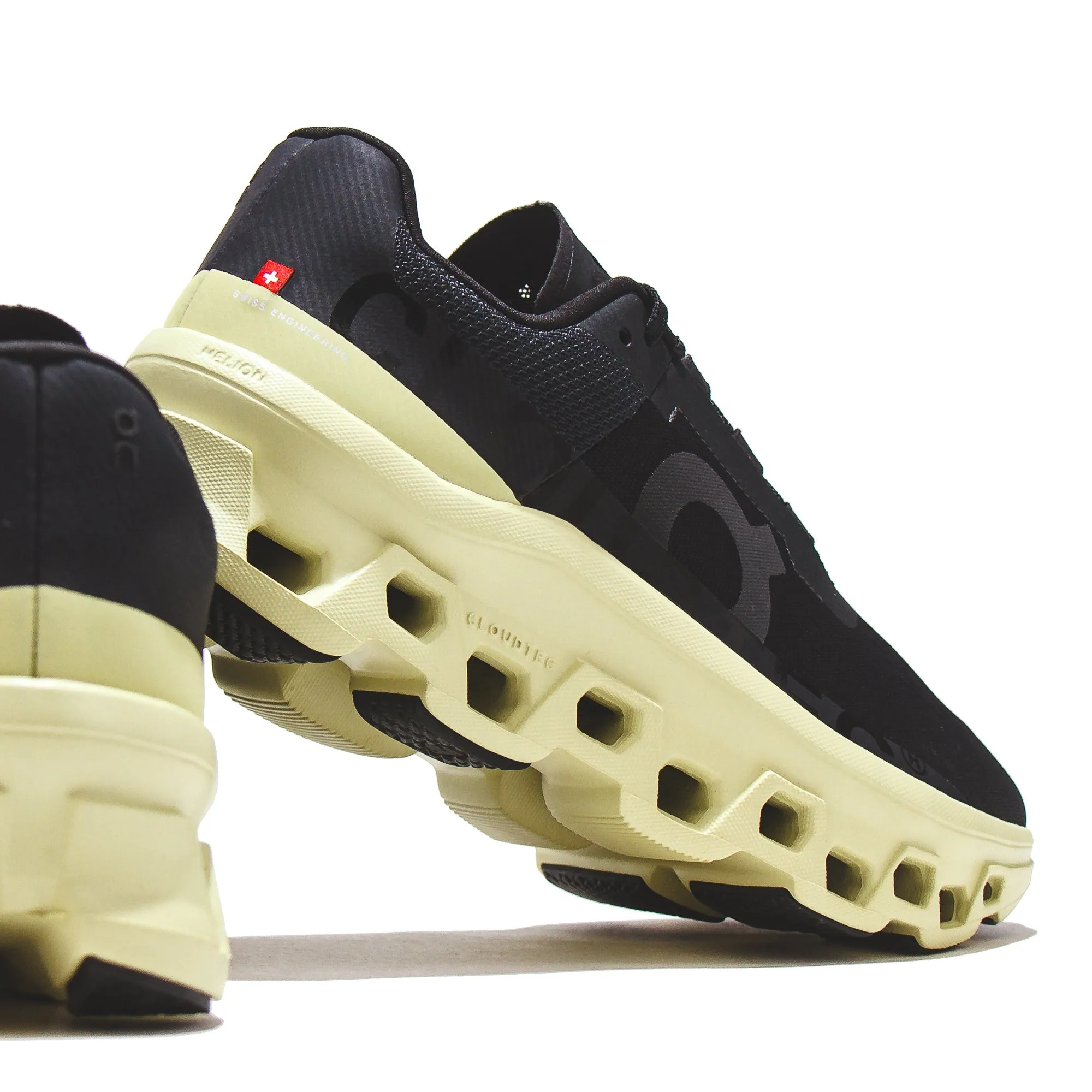 ON Men Cloudmonster Black 61.97727