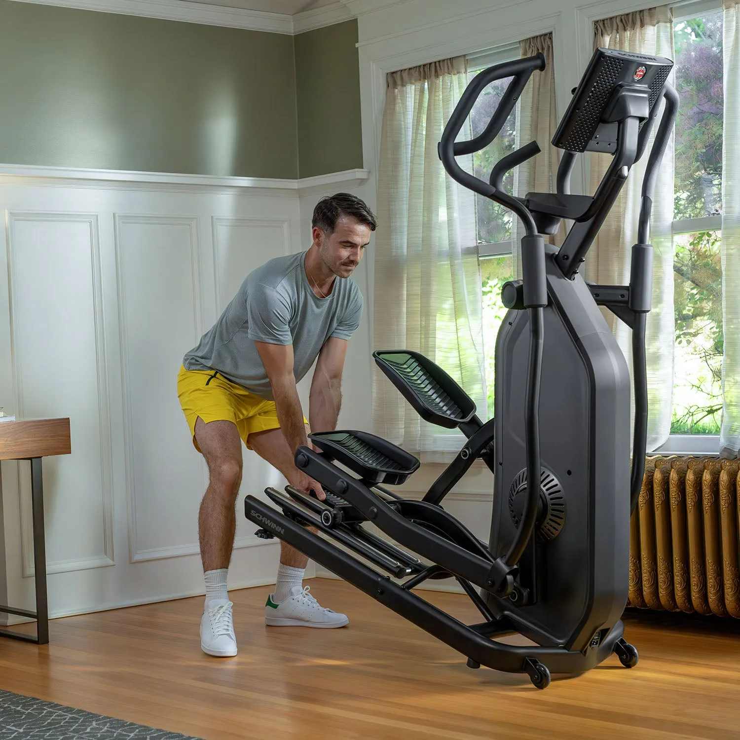 Schwinn 590E Elliptical Cross Trainer